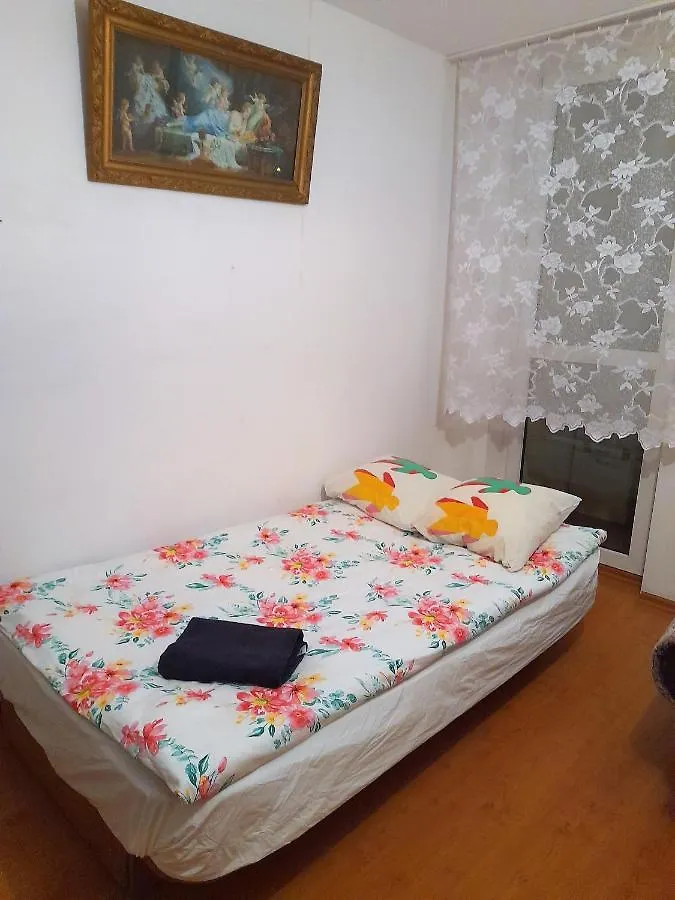 Apartrooms Askenazego Near Metro Trocka 1 Warsaw Homestay